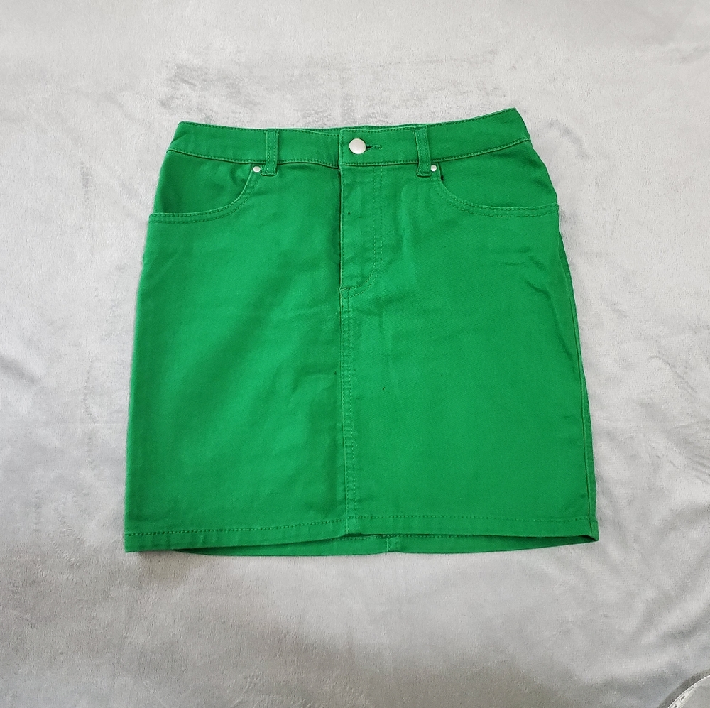 BUY AS IS / FREE W $50 | H&M 6 Green Skirt